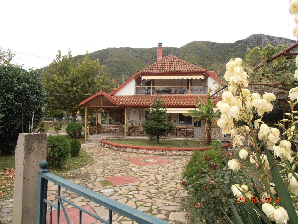 Guesthouse Agnandi Káto Loutrákion Zimmer foto