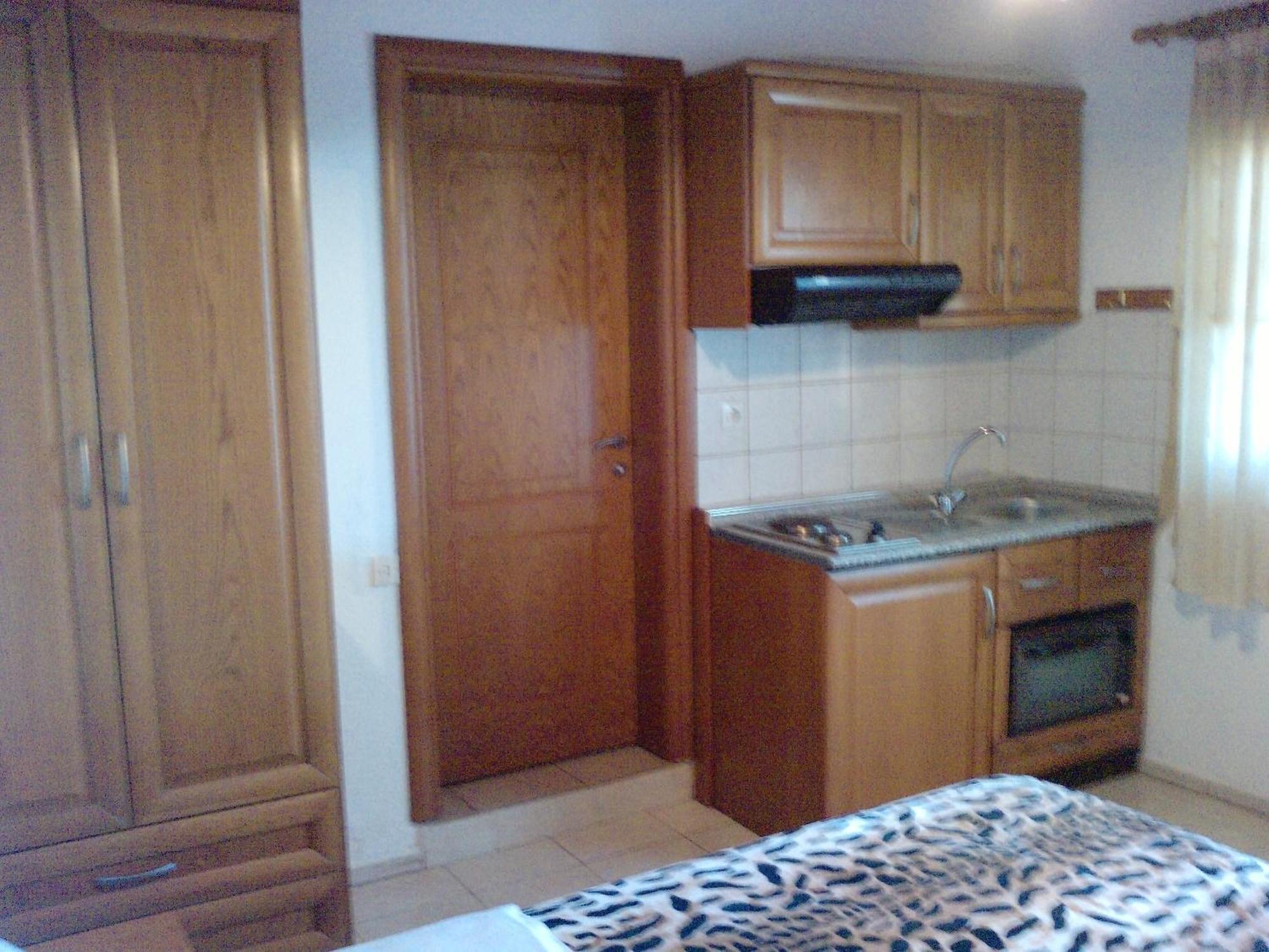 Guesthouse Agnandi Káto Loutrákion Zimmer foto