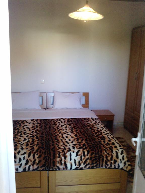Guesthouse Agnandi Káto Loutrákion Zimmer foto